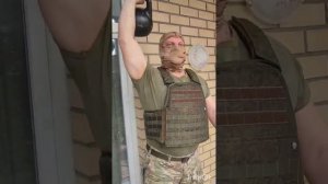 Попеременный жим гири