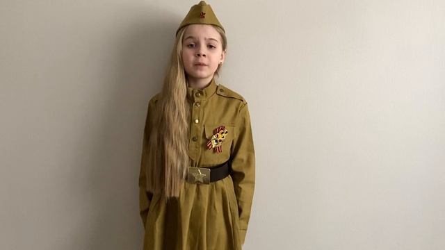 Трогательный стих о войне. Ольга Бергольц - ленинградская поэма. Читает Дарья Мулихина 8 лет смотреть онлайн