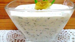 Сметанный соус с укропом и огурцом