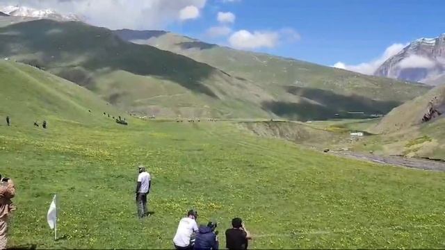 Радость победителей на финише. Скачки среди горных пород лошадей. с.Куруш 2024. смотреть онлайн