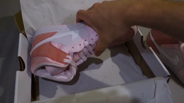 NEW AIR JORDAN 1 MID DIGITAL PINK UNBOXING смотреть онлайн