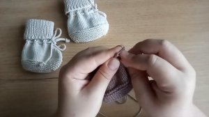 Пинетки для новорожденных на двух спицах  без швов Способ вязания Magic Loop (Мэджик Луп) 0-3 месяц