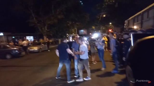 Активисты перекрыли дорогу у ресторана, где выступала Ирина Билык в Одессе смотреть онлайн