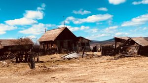 1 ЧАСТЬ - нашли заброшенный дом. Внутри делали ритуалы?