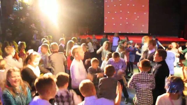 Драйвова дискотека на новорічних ранках!!!! смотреть онлайн