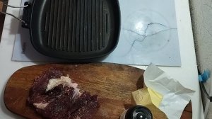 жарим стейки на плите