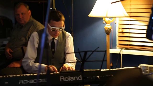 JAZZ'IN'BRACES и Жанна Бегниязова - Shadow of your smile смотреть онлайн