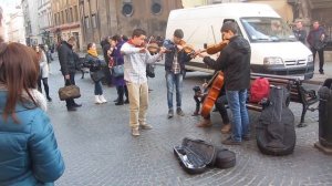 Подборка уличных музыкантов, которые реально удивили.
