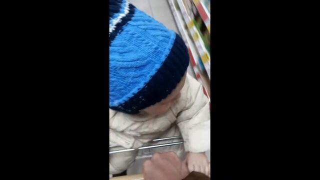 Mad KID Myron | Воспоминания с прогулки | Гонка в магазине | Учимся лепить снежки |