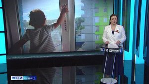 В Новокузнецке двухлетняя девочка выпала из окна четвёртого этажа
