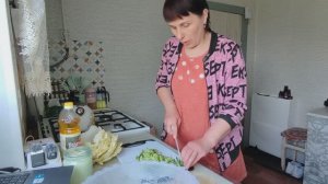 Готовлю завтрак. Прибрались в козовнике. Россия жизнь в деревне