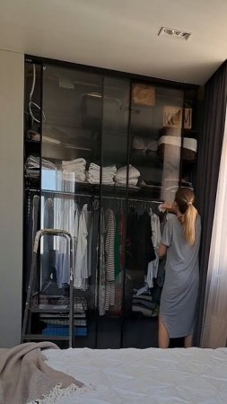 Купе из прозрачного стекла черный профиль