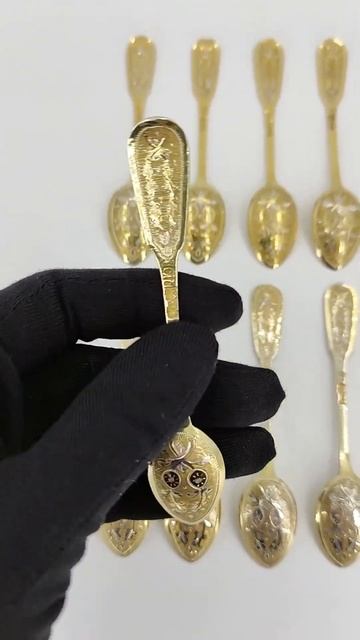 Набор из 12-ти кофейных ложек, серебро 84 пр., золочение, резьба, Царская Россия, Москва, 1880 год. смотреть онлайн