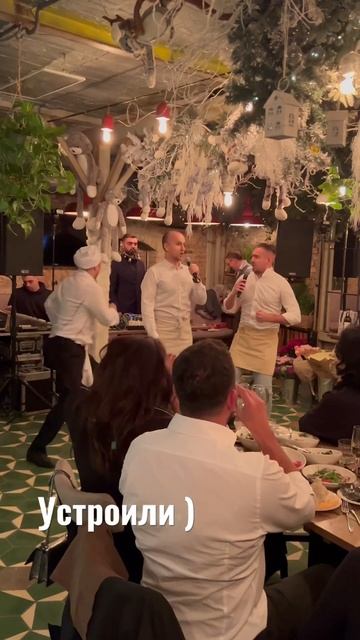 Поющие официанты смотреть онлайн