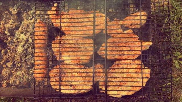 Звуки Деревни: Жарим мясо (День 4). смотреть онлайн