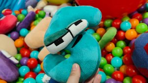 играем в цифру 5 алфавит лор, мягкая игрушка цифра лора для детей, alphabet lore