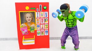 Влад и Ники. Детская история с торговым автоматом и супергероями! Видео для детей.