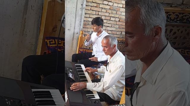 суруди саропо охи сузонам худойо.Орзубек Саидов шогирди бехтарини Субхони Саид смотреть онлайн