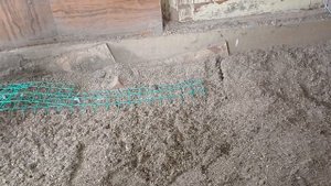 Курица от А до Я. Земляной пол в курятнике, плюсы и минусы.