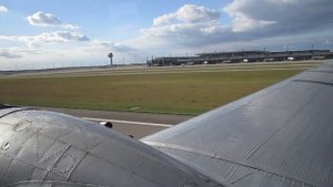 Посадка Ли-2 HA-LIX в Берлине