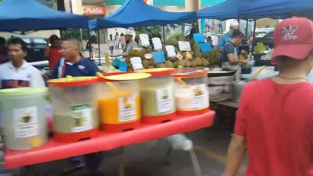 Рынок дурианов в Кота-Кинабалу, Борнео смотреть онлайн