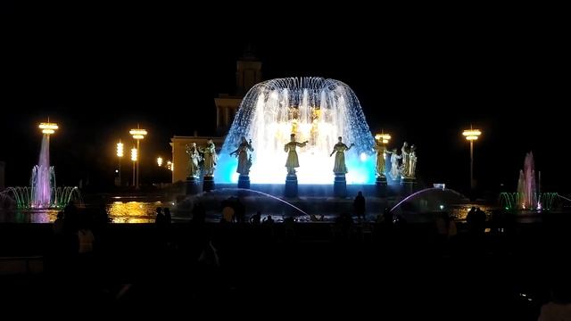 Ночная подсветка фонтанов ВДНХ