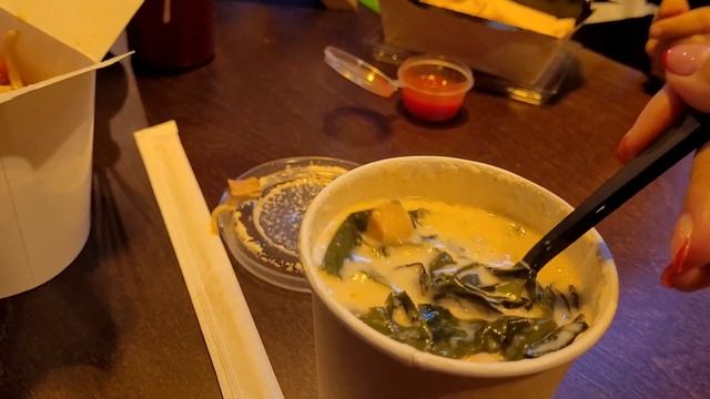 ВЛОГ | ОТМЕЧАЕМ В СУШИ ПАЛКАХ КОНЕЦ ЛАГЕРЯ | НАШЛИ ВКУСНЫЕ РОЛЛЫ смотреть онлайн