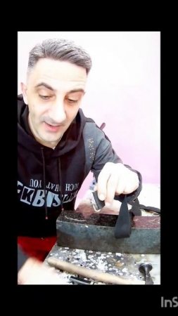 если вылетела карабин на сумочки что делать. #карабин#сломалоськарабин#насумочкекарабин#мастер