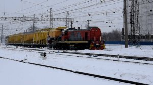 Тепловоз ТЭМ2-3296 с СМ2М-1504 погнал на разгрузку.