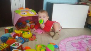 VLOG: Наши будни / Аделина с братом катается с горки