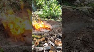 производство древесного угля из кокосовой скорлупы в условиях джунглей