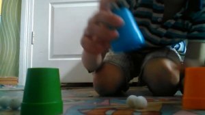 фокус с 3-мя шариками и тремя стаканчиками