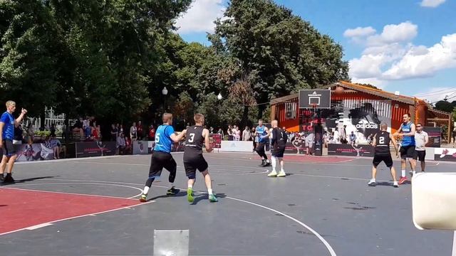 Баскетбол в парке горького