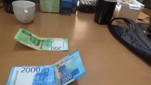 Деньги России 200 и 2000 рублей. Март 2020