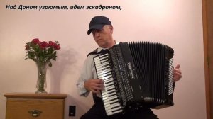 Поручик Голицын на аккордеоне