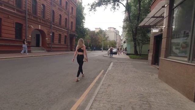 Москва - это город, где мечты становятся реальностью, а реальность - мечтой.