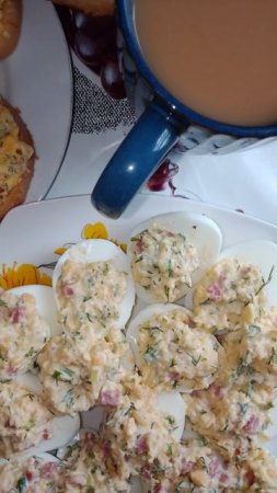 Лёгкий завтрак 🙂 гренки, горячие бутерброды и яички с начинкой