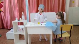 Играем в больницу. Я - медицинская сестра. Участник № 7