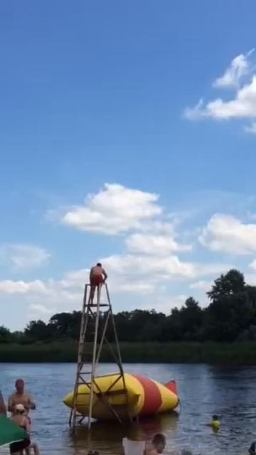 Чертовицк. Пляж санатория "Дзержинский". Прыжок! смотреть онлайн