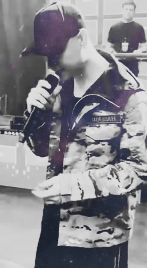 Тёмная ночь разделяет, любимая, нас... (прекрасное исполнение)...