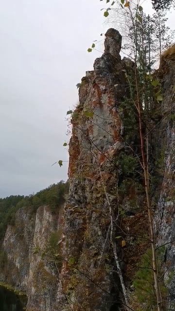 #омутнойкамень #нашурал #природаурала #красотаурала #харенки #свердловскаяобласть #скала #Чусовая
