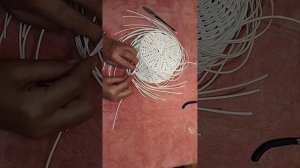 Ажурная корзиночка из ротанга с ручкой.
