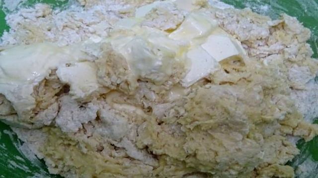 Пирожки дрожжевые с капустой и сезамом