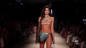 Купальники и бикини, модный показ на Неделе моды в Майями