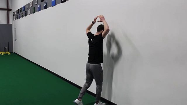 Forearm Wall Slide w/ Swimmer Hover смотреть онлайн
