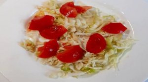 Салат овощной с сухариками