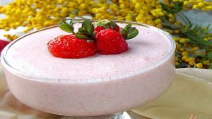 Десерт из клубники и манной крупы