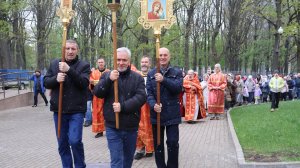 Антипасха-2025. Наш крестный ход под мелким дождем с мокрым снегом. Храм свт.ИОВА