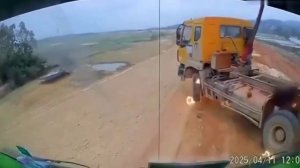 зацепил высоковольтные провода вот что бывает 😄