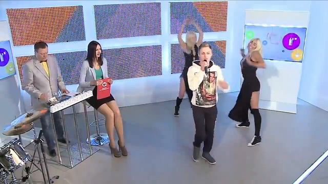 26.04.2016 Телеканал "Центр"В прямом эфире "Den for you" с песней мама я в Баку играю. смотреть онлайн